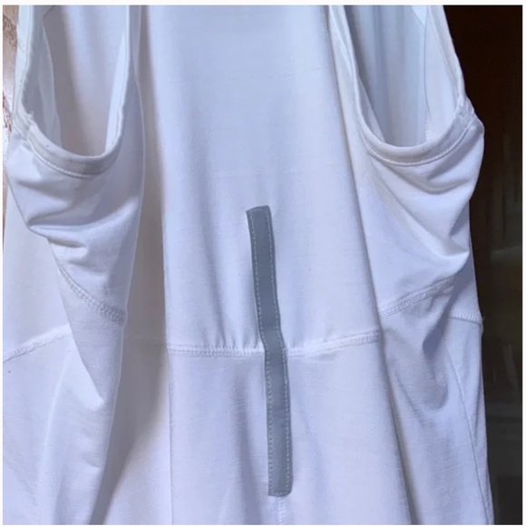 REDUCED PRICE! 2 Exercise Tank Tops, Old Navy & Head Athletic M - Picture 6 of 7